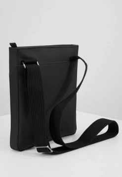 Lacoste FLAT CROSSOVER BAG - Sac Bandoulière - Black -Lacoste Soldes Magasin 0015c19e486d47138459d880378a8829