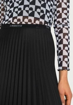 Lacoste EXCLUSIVE - Jupe Trapèze - Black -Lacoste Soldes Magasin 05fb6fc6421f404e9d6b0b817aacbc08