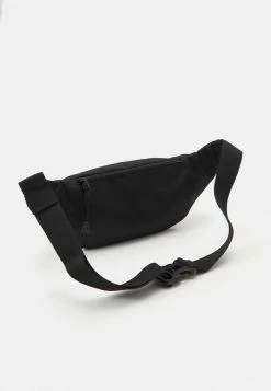 Lacoste UNISEX EXCLUSIVE - Sac Banane - Noir Blanc -Lacoste Soldes Magasin 112eac127af943438d93ff7aecf79c72