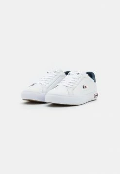 Lacoste POWERCOURT - Baskets Basses - White/navy/red -Lacoste Soldes Magasin 149b84c790ed4ecdbbec5dd5d8682ac3