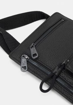 Lacoste SOFT MATE - Sac Bandoulière - Black -Lacoste Soldes Magasin 18078254340a44fba56680ba760635ae