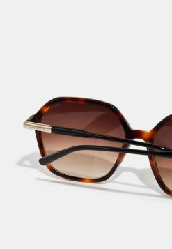 Lacoste Lunettes De Soleil - Havana -Lacoste Soldes Magasin 1cad3cbf73e2456493668a626ad0c70d