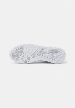 Lacoste Baskets Basses - Off White -Lacoste Soldes Magasin 1de877f5138348ff847d6b2333435aa5