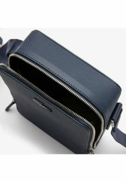 Lacoste CHANTACO - Sac Bandoulière - Marine -Lacoste Soldes Magasin 1ecebaa68e264cc0a136a8394f568df9