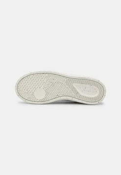 Lacoste COURT - Baskets Basses - Dark Grey/off White -Lacoste Soldes Magasin 2264641e1cf0484f9b6f27d9ad3cca78