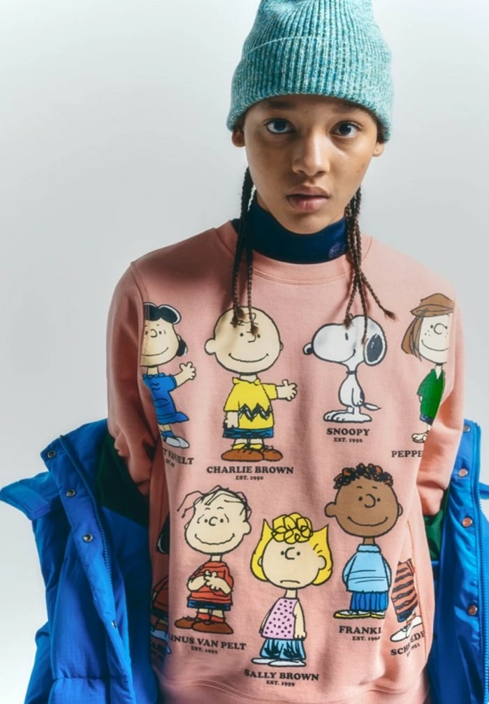 LACOSTE X PEANUTS - Sweatshirt - Rose 2 LACOSTE X PEANUTS - Sweatshirt - Rose – Image 2