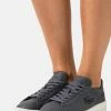 Lacoste COURT - Baskets Basses - Dark Grey/off White