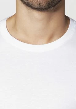 Lacoste T-shirt à Manches Longues - Weiß 12 Lacoste T-shirt à Manches Longues - Weiß -Lacoste Soldes Magasin 2fae64c482be445fa7cf05870af2a0a0