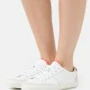 Lacoste COUPOLE - Baskets Basses - White/pink
