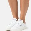 Lacoste MASTERS CLASSIC - Baskets Basses - White/burgundy