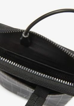 Lacoste NH3294HT - Sac Bandoulière - Noir -Lacoste Soldes Magasin 39497f2f93b84627a820db3b5d11cf8a