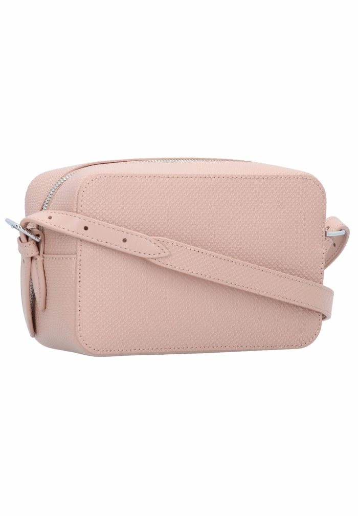 Lacoste CHANTACO CLASSICS - Sac Bandoulière - Amande 2 Lacoste CHANTACO CLASSICS - Sac Bandoulière - Amande – Image 2