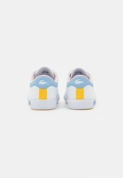 Lacoste POWERCOURT EXCLUSIVE - Baskets Basses - White/light Blue -Lacoste Soldes Magasin 3f2446332b8047a7bce49802c06d080c