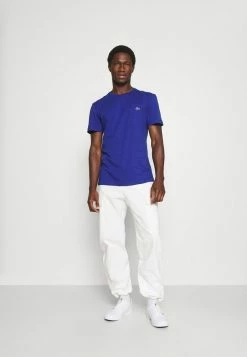 Lacoste T-shirt Basique - Cosmique -Lacoste Soldes Magasin 45aef9c99ba74ac6b0cd2e6deb18d5f0