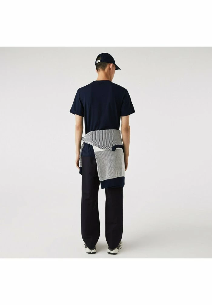 Lacoste T-shirt Imprimé - Bleu Marine 4 Lacoste T-shirt Imprimé - Bleu Marine – Image 4