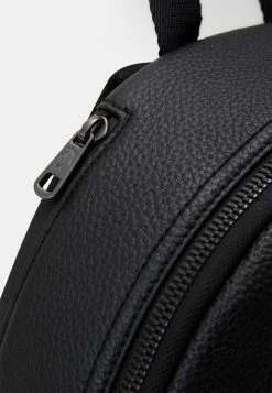 Lacoste FLAT BACKPACK UNISEX - Sac à Dos - Noir -Lacoste Soldes Magasin 49231e1b1c6f46e28849d57bba19d880