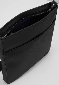 Lacoste FLAT CROSSOVER BAG - Sac Bandoulière - Black -Lacoste Soldes Magasin 4a10e69b90c945768931192331133cfc