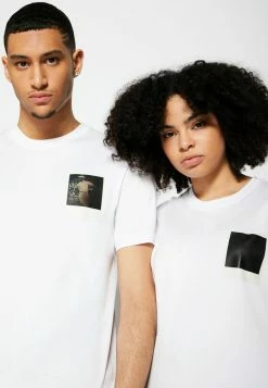 Lacoste POLAROID UNISEX - T-shirt Imprimé - White -Lacoste Soldes Magasin 4b7d24dd49b246dd9410c1bd897e5a95