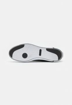 Lacoste GRIPSHOT - Baskets Basses - Black/white -Lacoste Soldes Magasin 4beb5af7dbbd4081b7795ce5eea73822