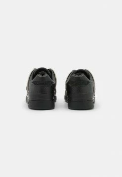 Lacoste COURT CAGE - Baskets Basses - Black/platinum 9 Lacoste COURT CAGE - Baskets Basses - Black/platinum -Lacoste Soldes Magasin 522f92efb59a4c408b5e6e9d7014fe40
