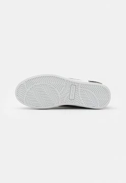 Lacoste POWERCOURT 0721 - Baskets Basses - Black/white -Lacoste Soldes Magasin 5504def4642844f1addec46b7d3591e1