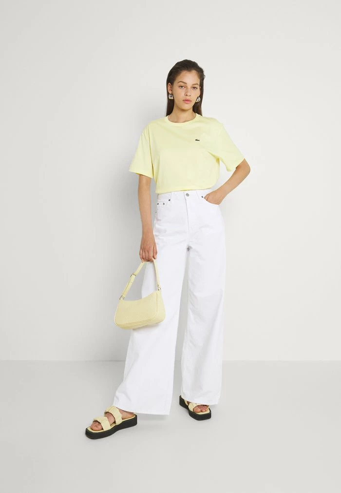 Lacoste T-shirt Basique - Jaune 2 Lacoste T-shirt Basique - Jaune – Image 2