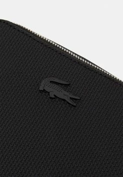 Lacoste CHANTACO - Sac Bandoulière - Noir -Lacoste Soldes Magasin 593eaa4c3e8640af8f02c1487abc7f0b