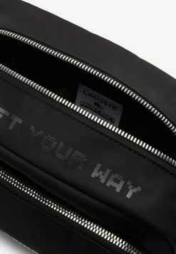 Lacoste X MINECRAFT - Sac Bandoulière - Minecraft Noir / Blanc -Lacoste Soldes Magasin 5de6e6fcc4e74c0296f20ce2369a4c76