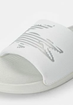 Lacoste CROCO SLIDE - Mules - Wht/slv -Lacoste Soldes Magasin 5f594293727e48c099351b0d18324af8