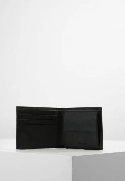 Lacoste BILLFOLD COIN - Portefeuille - Black 9 Lacoste BILLFOLD COIN - Portefeuille - Black -Lacoste Soldes Magasin 64025963fd9f4c94a23c49eaf54c95eb