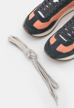 Lacoste MATCH BREAK - Baskets Basses - Pink/offwhite -Lacoste Soldes Magasin 6c975dfdc2e2481abb9f80b0c9b52b83