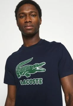 Lacoste T-shirt Imprimé - Navy Blue 10 Lacoste T-shirt Imprimé - Navy Blue -Lacoste Soldes Magasin 76e1d3a13a054b23ba05f502ef44a4d9