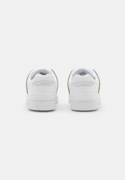 Lacoste COURT CAGE - Baskets Basses - White/platinum -Lacoste Soldes Magasin 7b57af2b2a034f74b44da05eb5ea1f56