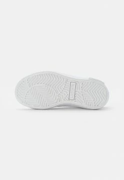 Lacoste POWERCOURT - Baskets Basses - White/black -Lacoste Soldes Magasin 7dcef83b945d4f16905cf64f16e474be