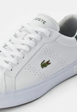 Lacoste POWERCOURT - Baskets Basses - Wht/dk Grn -Lacoste Soldes Magasin 83e10253dd5342bb9b3451300f828752