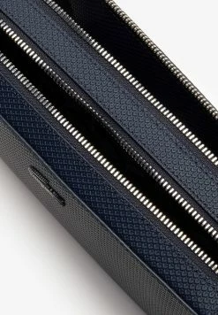 Lacoste NH2922CE - Portefeuille - Marine 166 -Lacoste Soldes Magasin 84421b4e1b2b4931a83be38b68e6b549