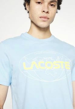 Lacoste EXCLUSIVE UNISEX GUEOE - T-shirt Imprimé - Light Blue -Lacoste Soldes Magasin 879ca2043cbf41e7832ad400c04a3fea