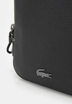 Lacoste SOFT MATE - Sac Bandoulière - Noir -Lacoste Soldes Magasin 8c348cd72dcc4f8fb6961544f3f03bf6