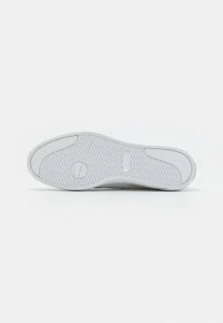 Lacoste GRIPSHOT - Baskets Basses - White -Lacoste Soldes Magasin 8c6dc287bf3c46ed9d9b816ca03a9f1b