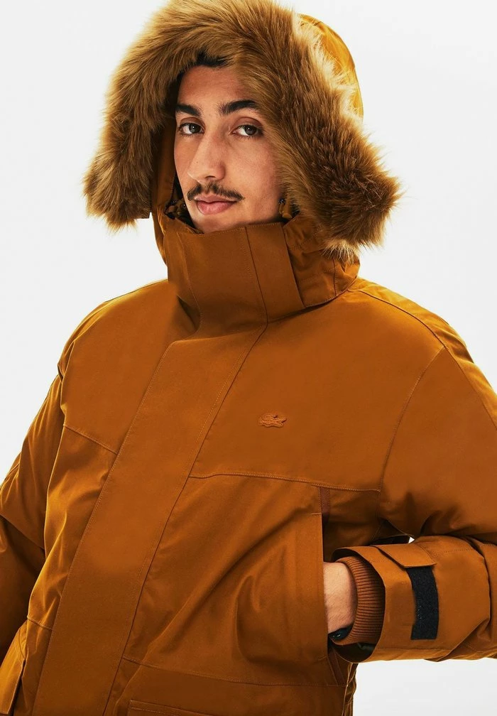 Lacoste Doudoune - Marron / Vert Kaki 2 Lacoste Doudoune - Marron / Vert Kaki – Image 2