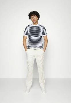 Lacoste T-shirt Imprimé - White/navy Blue 13 Lacoste T-shirt Imprimé - White/navy Blue -Lacoste Soldes Magasin 90fbd34231fa42bb9015b57fa2f7f45d