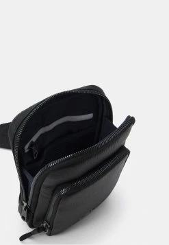 Lacoste SOFT MATE - Sac Bandoulière - Black -Lacoste Soldes Magasin 953baddd673646778b94522aecbdaa04