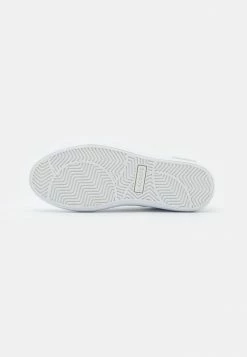 Lacoste POWERCOURT - Baskets Basses - White/gold -Lacoste Soldes Magasin 9c19b0758ed3412e832a3fe72532b827