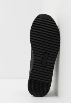 Lacoste PARTNER PISTE - Baskets Basses - Black/grey -Lacoste Soldes Magasin 9efcd8a5856f437684d70ac5e1ea7e2d