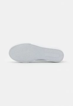Lacoste ZIANE PLUS GRAND - Baskets Basses - White -Lacoste Soldes Magasin a4b76a7e2d0240f6a4e8090a0409376f