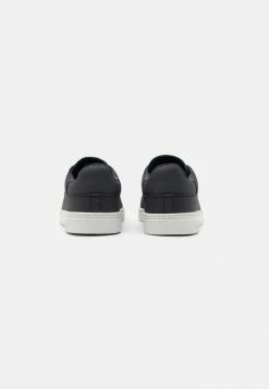 Lacoste COURT - Baskets Basses - Dark Grey/offwhite -Lacoste Soldes Magasin a689edb027df4f9690b5371d52168fe1