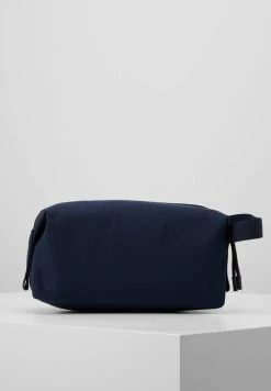 Lacoste NEOCROC - Trousse De Toilette - Peacoat -Lacoste Soldes Magasin ae9fa7bd99fe4fb0b91fd7ae5732bf1f