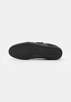Lacoste Baskets Basses - Black/dark Grey 10 Lacoste Baskets Basses - Black/dark Grey -Lacoste Soldes Magasin b3a6d7973b8d4a9f95b7619bb63b73b4