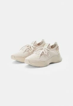 Lacoste COURT-DRIVE KNIT - Baskets Basses - Off Wht/off Wht -Lacoste Soldes Magasin b7284aaeb66a4a21a0a191345de52086