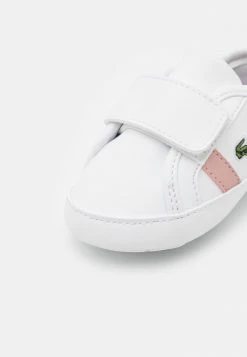 Lacoste SIDELINE CRIB - Chaussons Pour Bébé - White/light Pink -Lacoste Soldes Magasin b8b51838cd1746238fe7d1d7b6f4e477